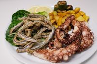 Gegrillter Pulpo frittierte Sardellen